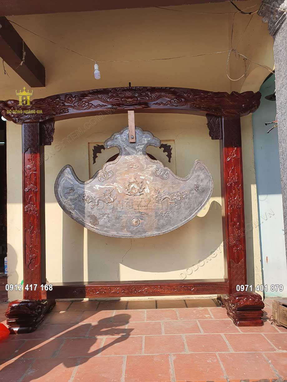 H&igrave;nh d&aacute;ng n&uacute;m 2 b&ecirc;n của kh&aacute;nh đồng d&ugrave;ng để ph&aacute;t ra &acirc;m thanh. Tuy nhi&ecirc;n, &acirc;m thanh m&agrave; kh&aacute;nh đồng ph&aacute;t ra sẽ b&eacute; hơn so với chu&ocirc;ng